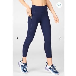 NWT: Fabletics Oasis High-Waisted Pocket Capri